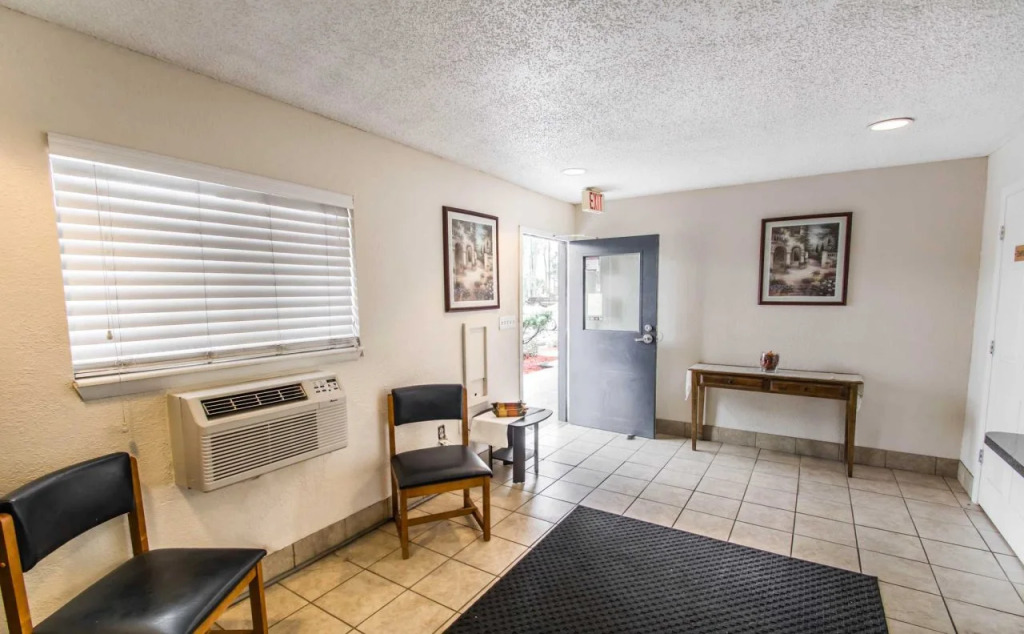 Studio 6 Extended Stay - Jacksonville, FL - South