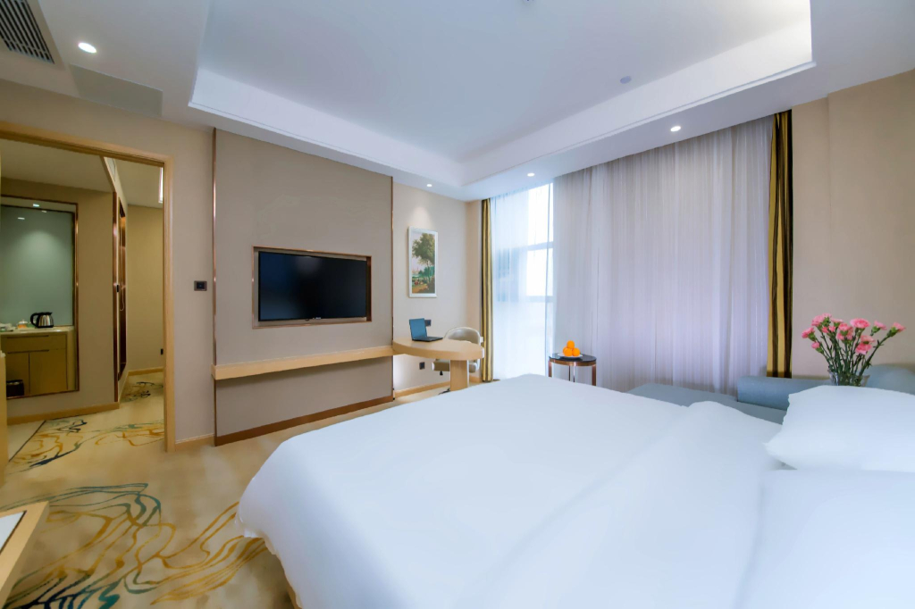 Vienna International Hotel (Huanggang Normal College Ruitian Plaza)