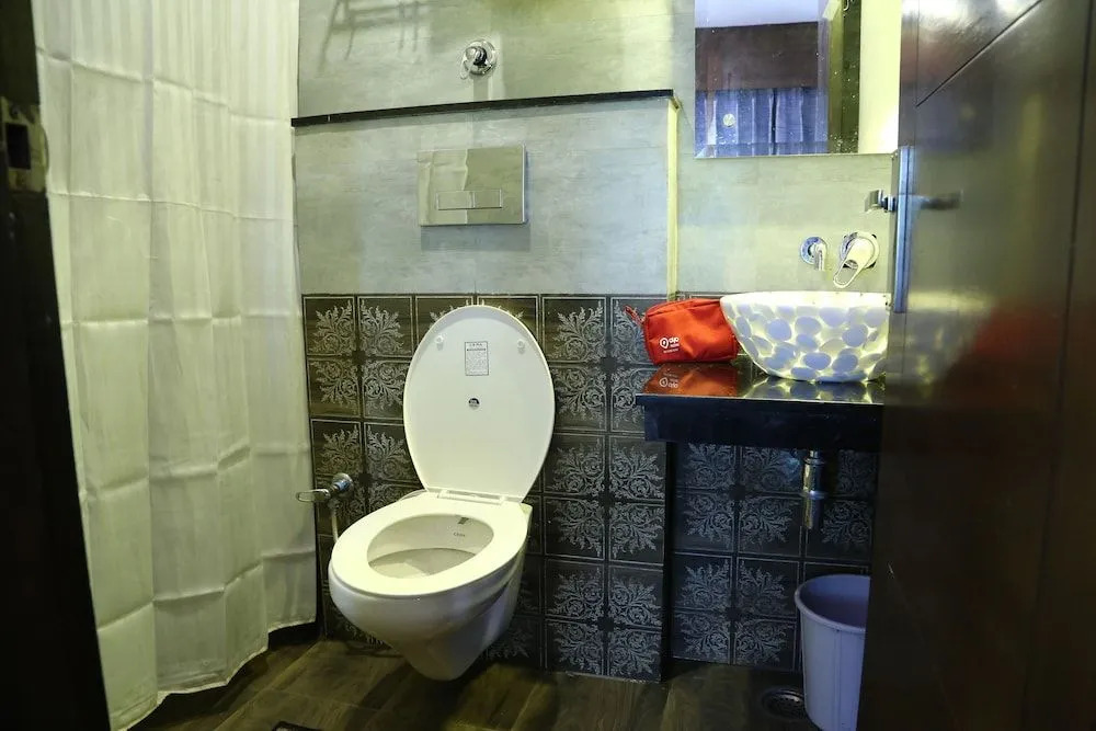 OYO 555 Hotel Mourya
