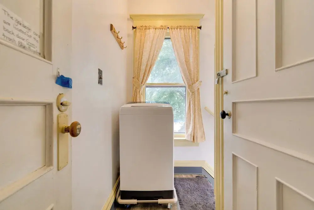 2 Miles to Dtwn! Idyllic Rochester Apt w/ Hot Tub