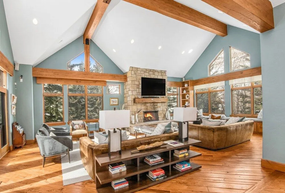 Lupine Residence 5 Bedroom Home by RedAwning
