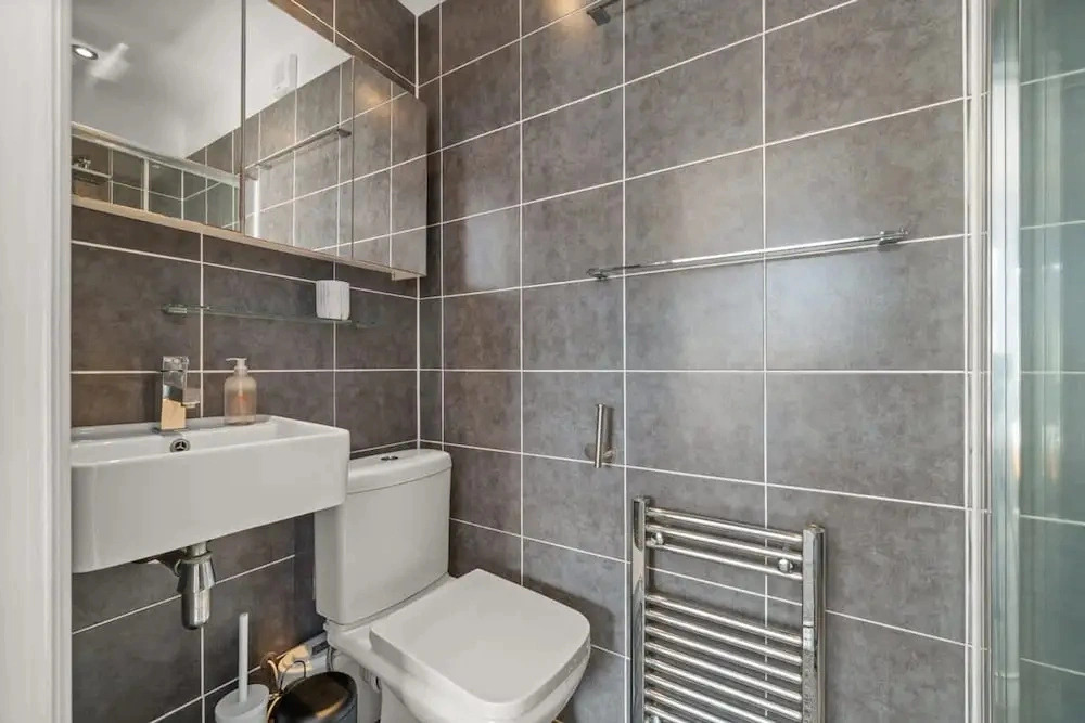 Reading Station - Modern Home w Garden Sleeps 6