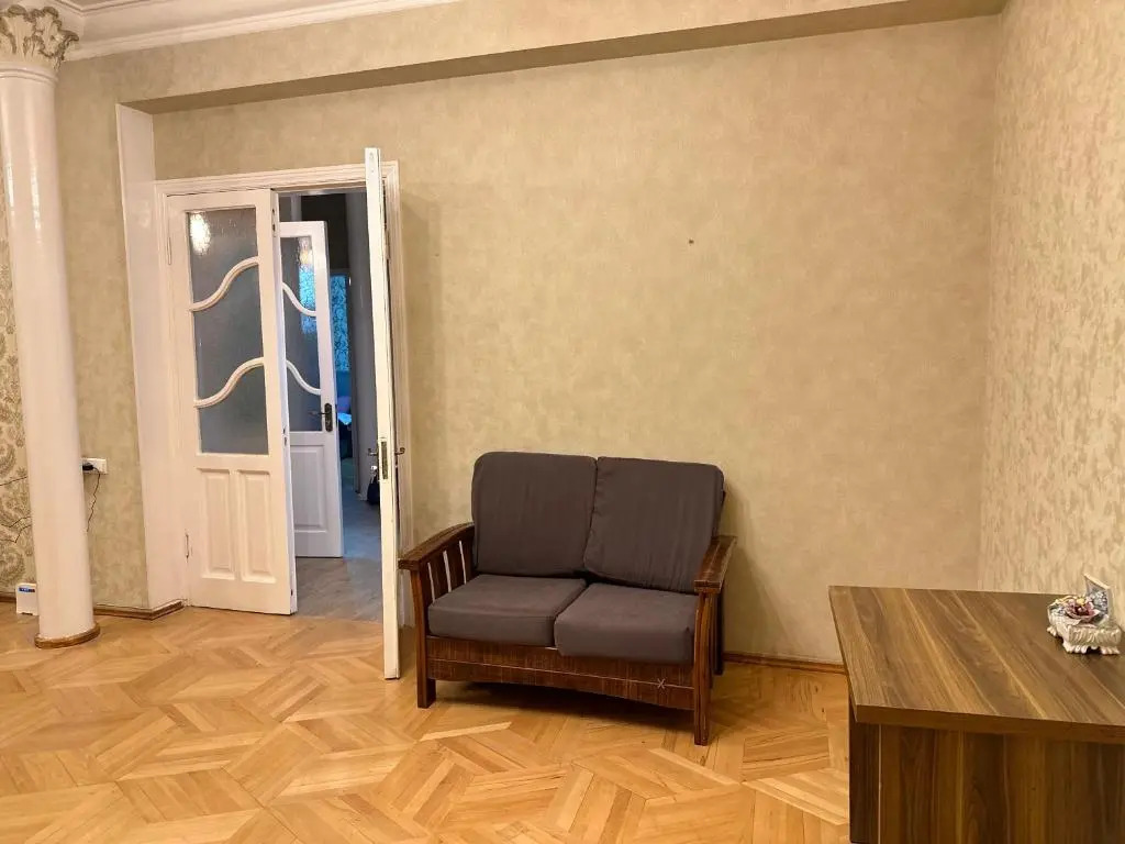 4 ROOM SUITE lN TBILISI CITY