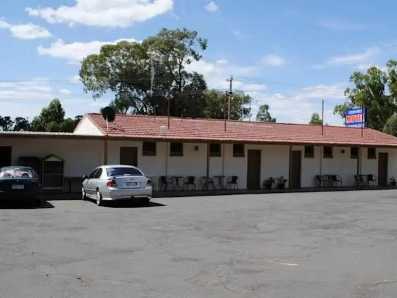 Golden Hills Motel