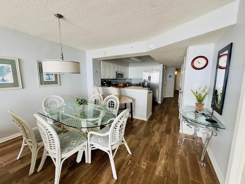Ashworth 1406 2 Bedroom Condo by RedAwning, North Myrtle Beach