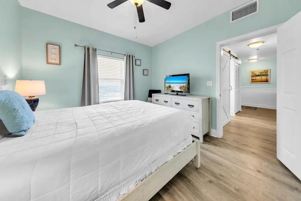 Laketown Wharf 1326
