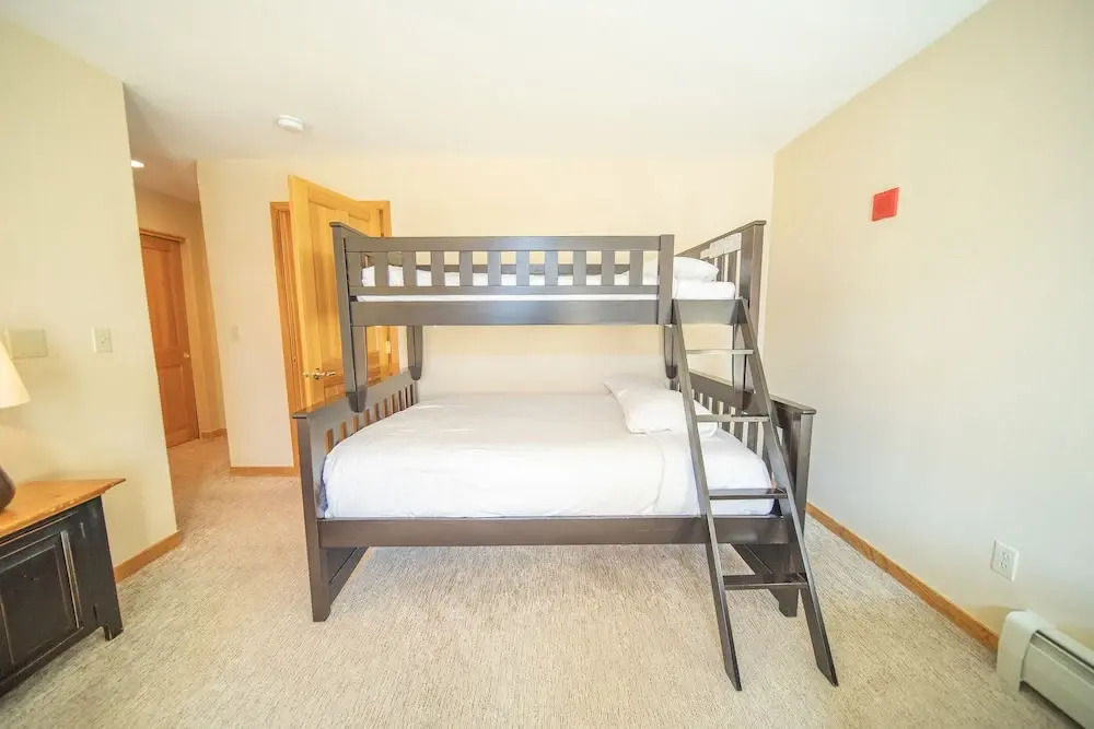Gateway Lodge 5089