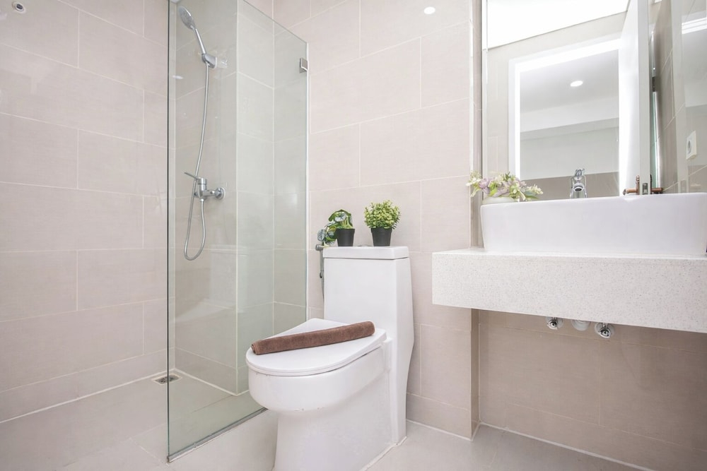 Good Design And Restful 1Br At Apartment Daan Mogot City