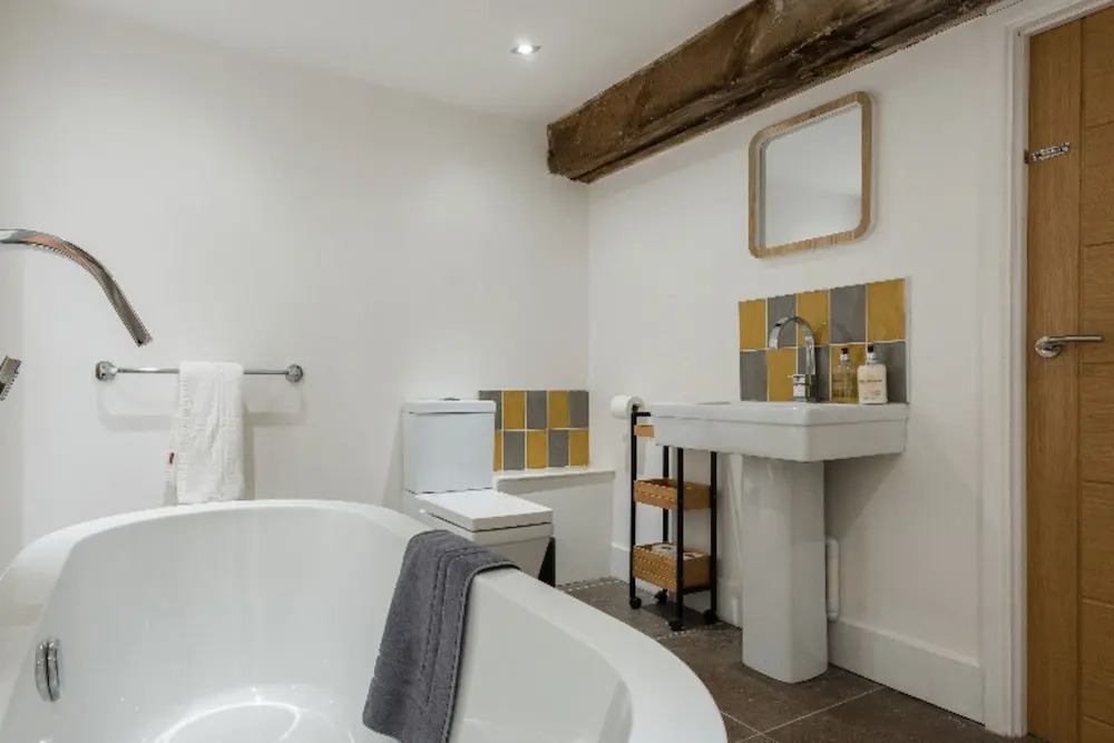 The Warehouse Loft - Trendy Converted Warehouse 3BDR