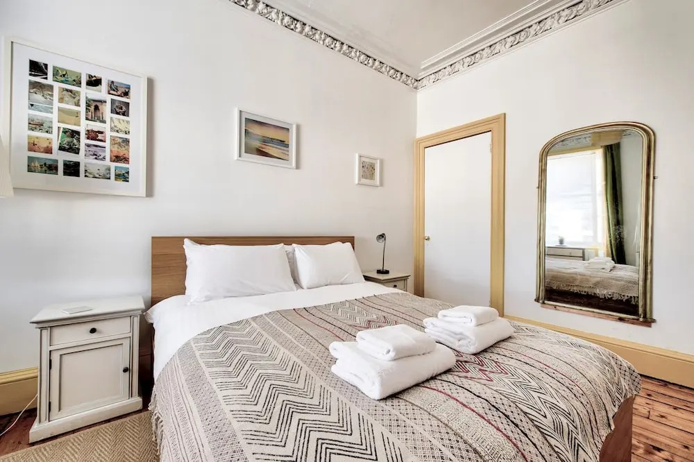 Cosy 2BR Home, 5 Minutes From Edinburgh Waverley!