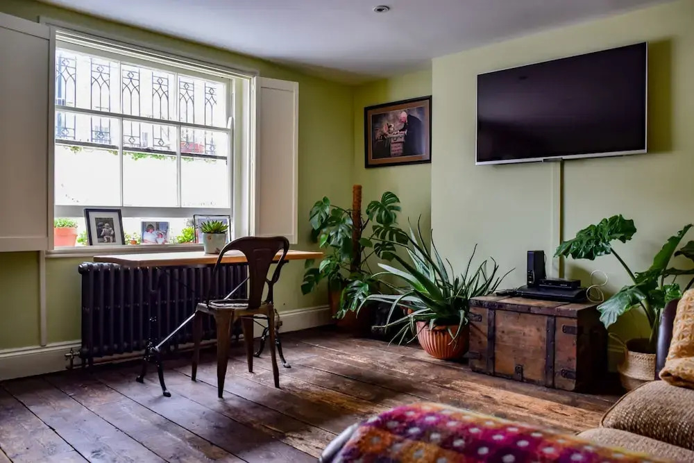 Stylish 1 Bedroom Flat With A Beautiful Garden