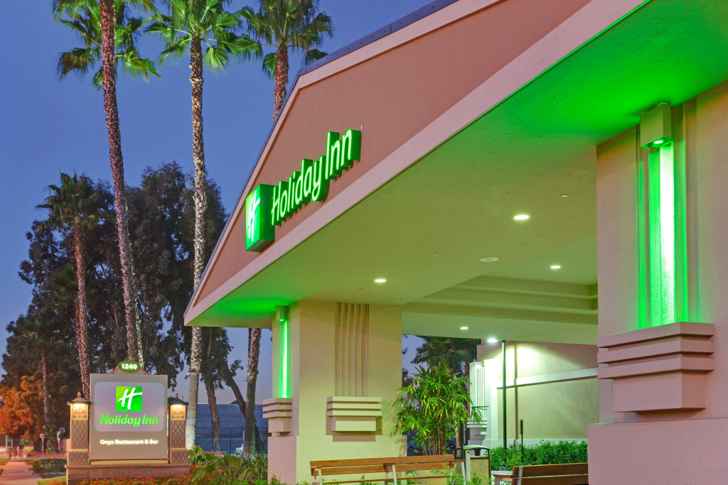 Holiday Inn Hotel & Suites Anaheim by IHG
