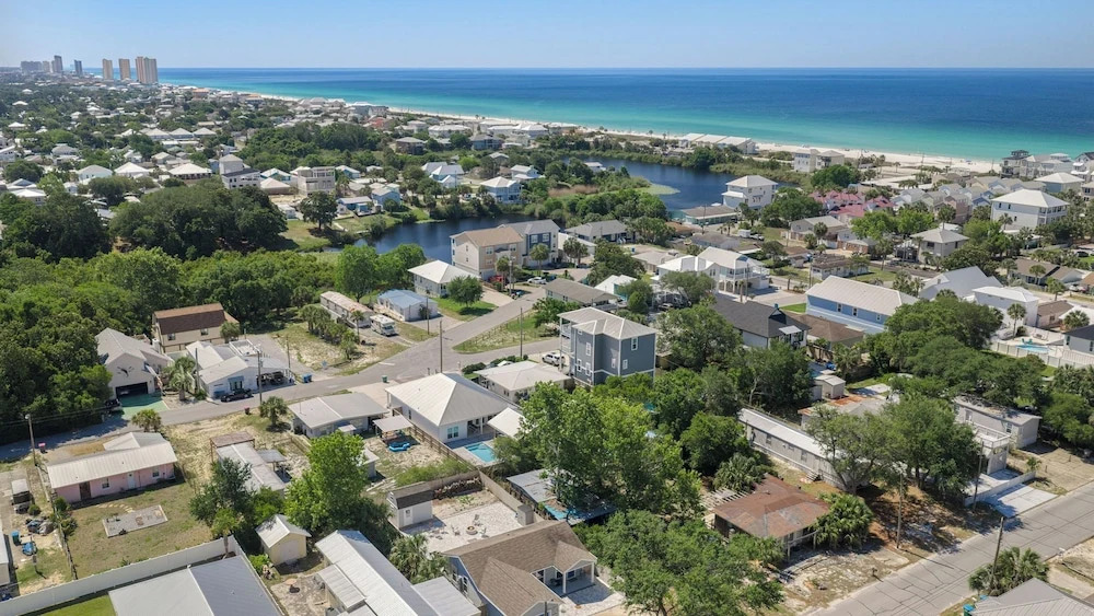 Ocean Oasis by Avantstay Block to Beach West Pcb, Pet-friendly