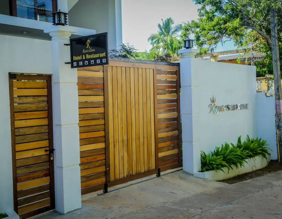 Kings Marine B&B Surf Hotel