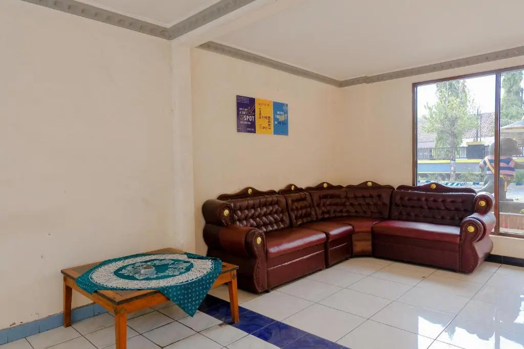 Hotel Dewi near GOR Merdeka Jombang Mitra RedDoorz