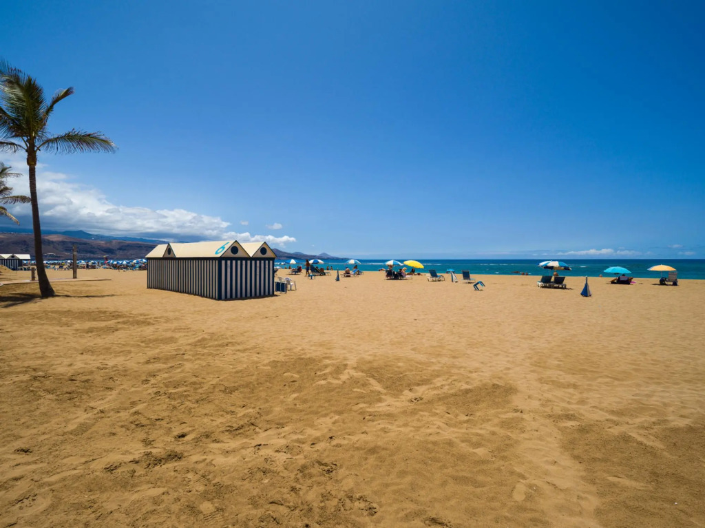 Awesome beachfront terrace By CanariasGetaway