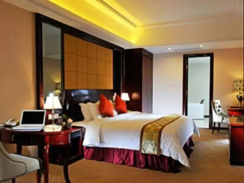 Vienna International Hotel (Shenzhen Shuanglong Subway Station)