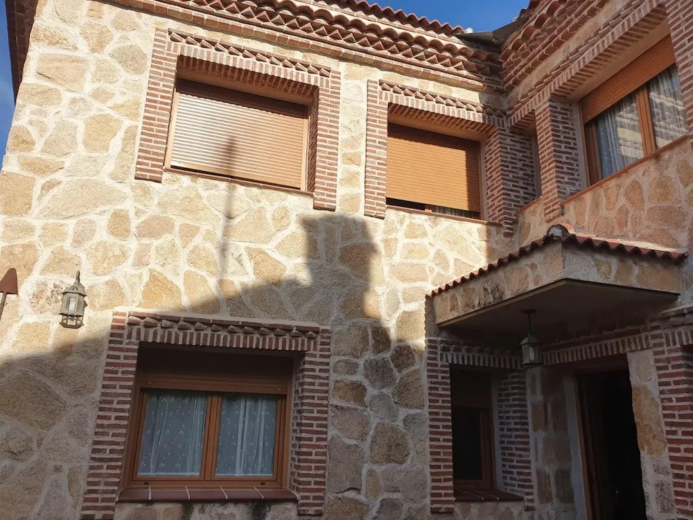 House With 5 Bedrooms in Navaluenga, With Furnished Terrace