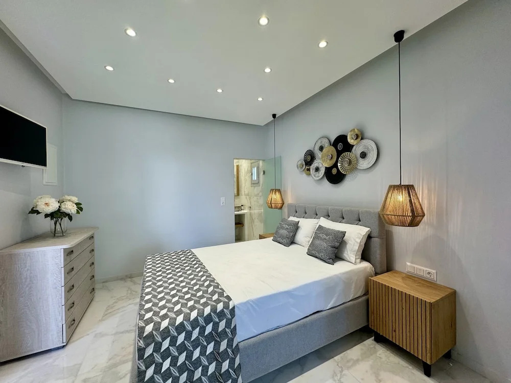 Sunshine Bay Suites