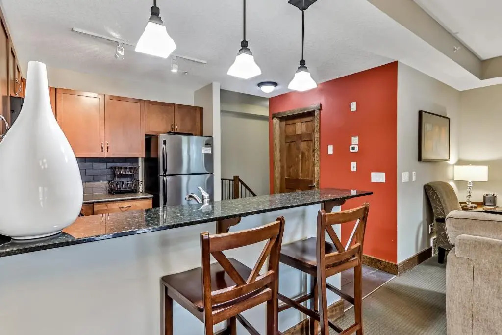 Fenwick Vacation Rentals Spacious Mountain 2 Bedroom with Hot tub