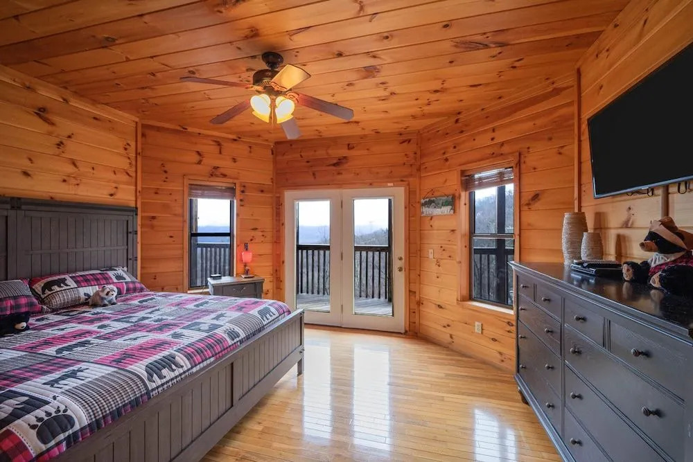 Smokerise Lodge by Heritage Cabin Rentals