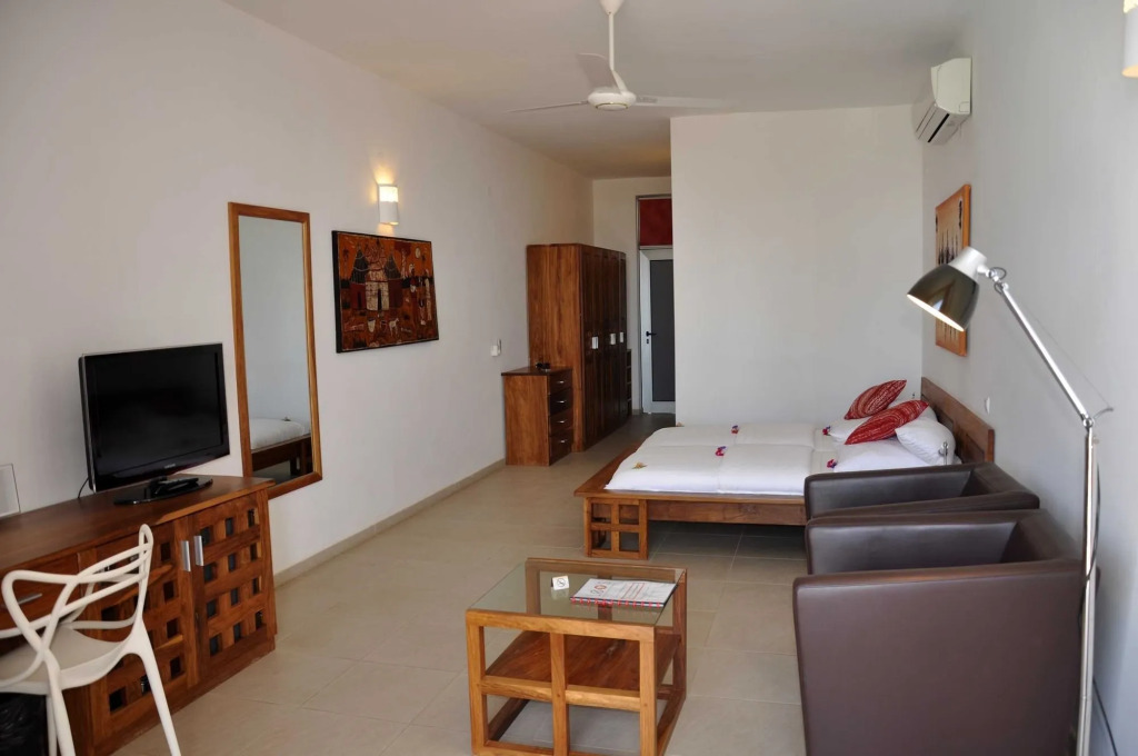 Leos Beach Hotel