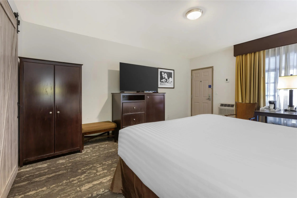 Best Western PLUS Frontier Motel