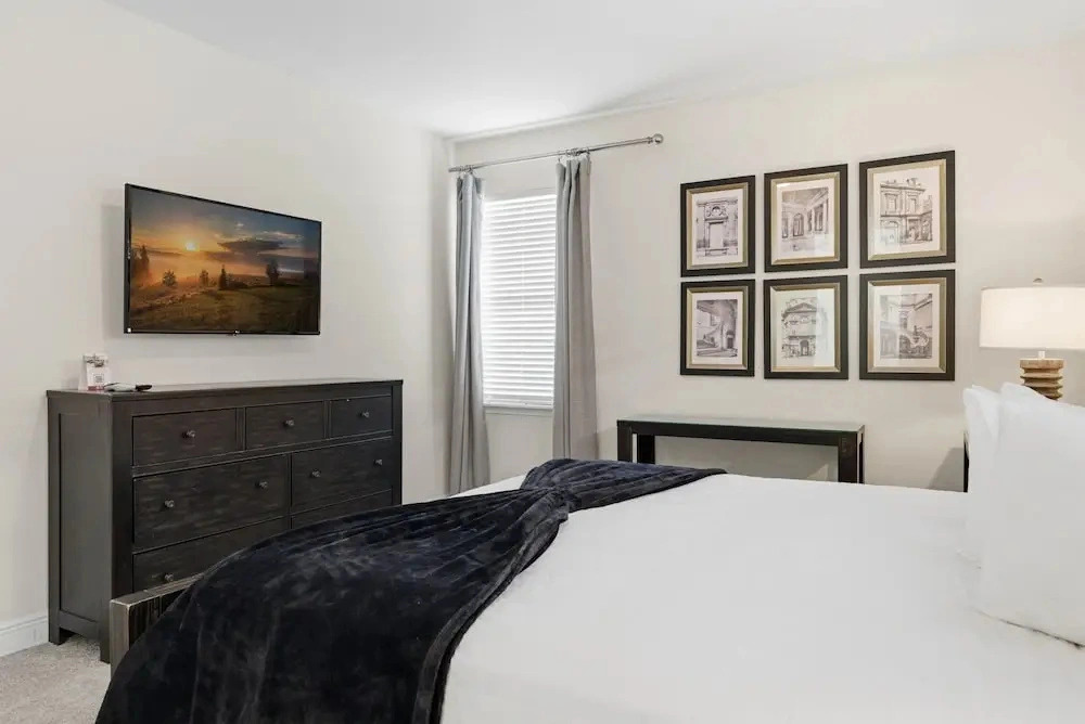 Comfort 6BR Getaway, Private Pool, Great Location