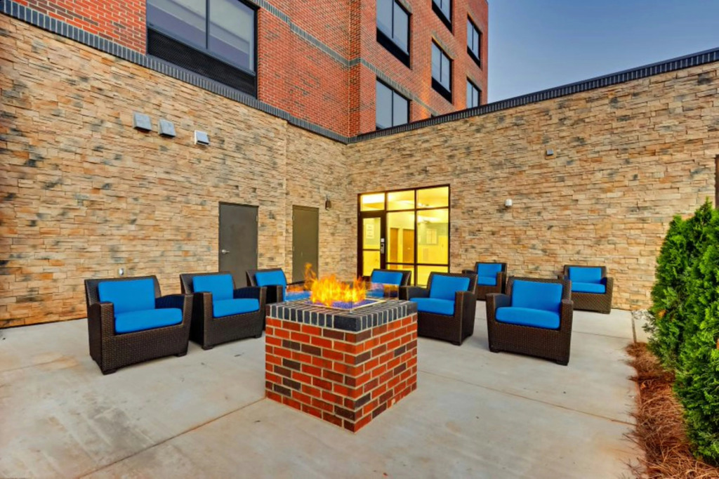 Holiday Inn Express & Suites Winston Salem Sw Clemmons by IHG