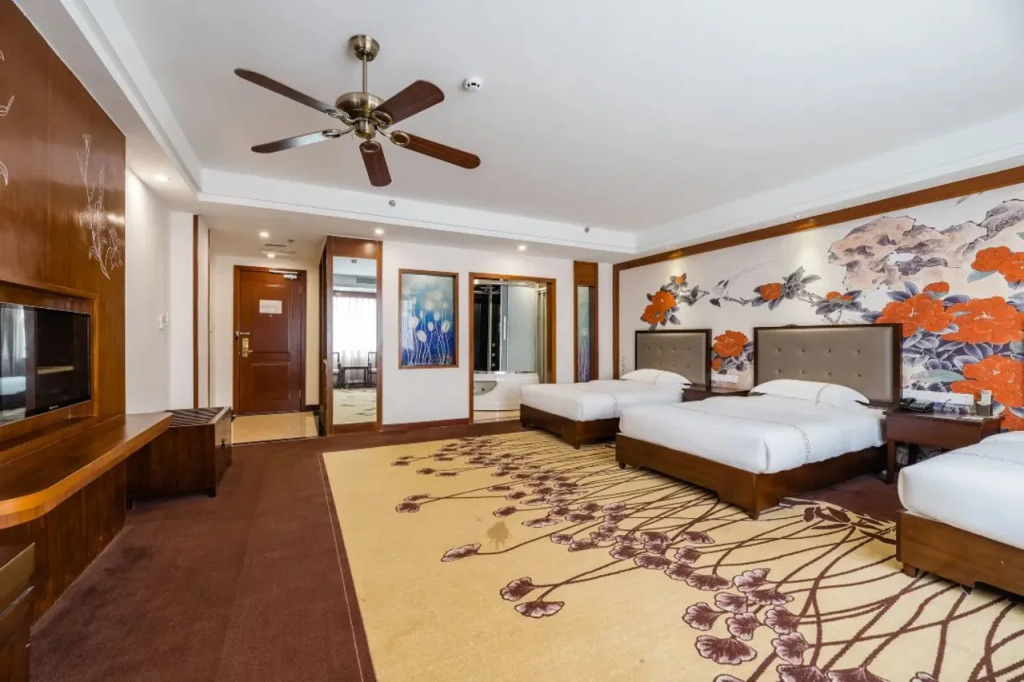 Rezen Hotel S&N