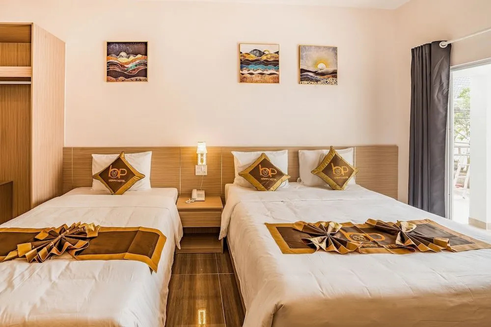 Happy Hotel
