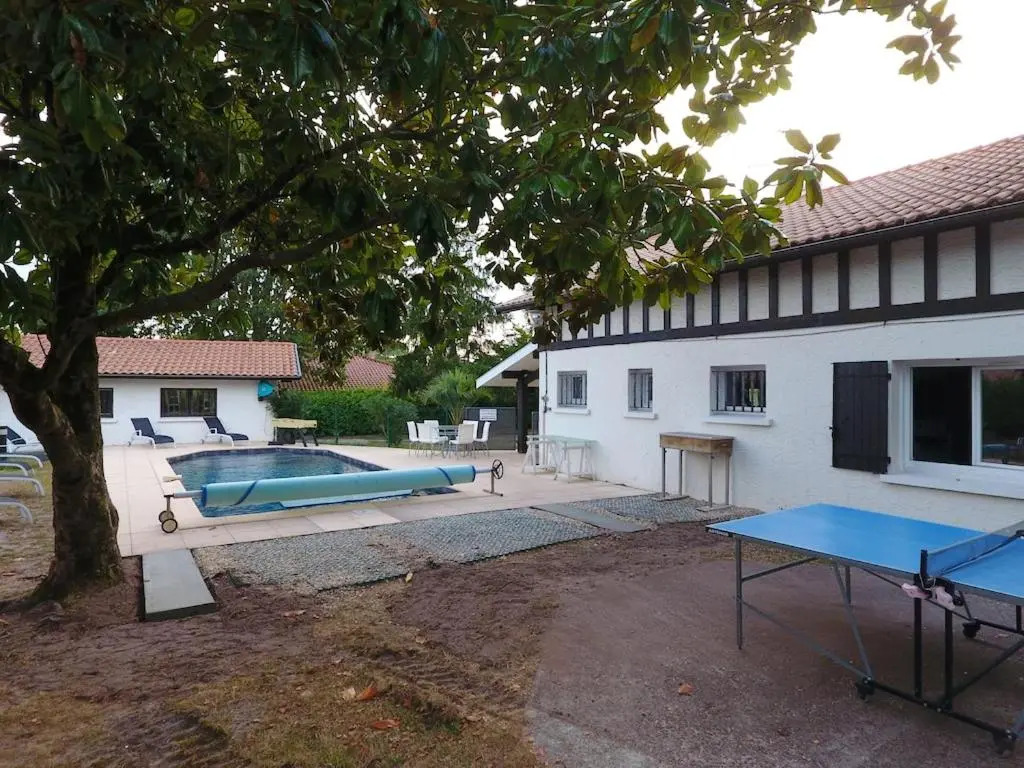 Villa spacieuse à Sainte-Eulalie-en-Born, terrasse, piscine privée