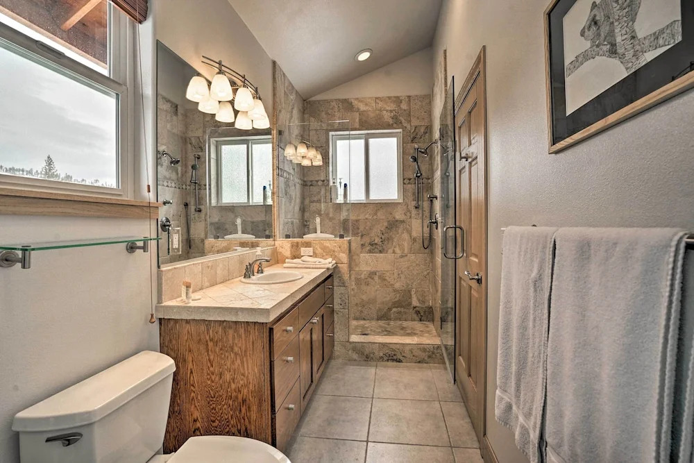 9 Mi to Heavenly Mountain: South Lake Tahoe Home!