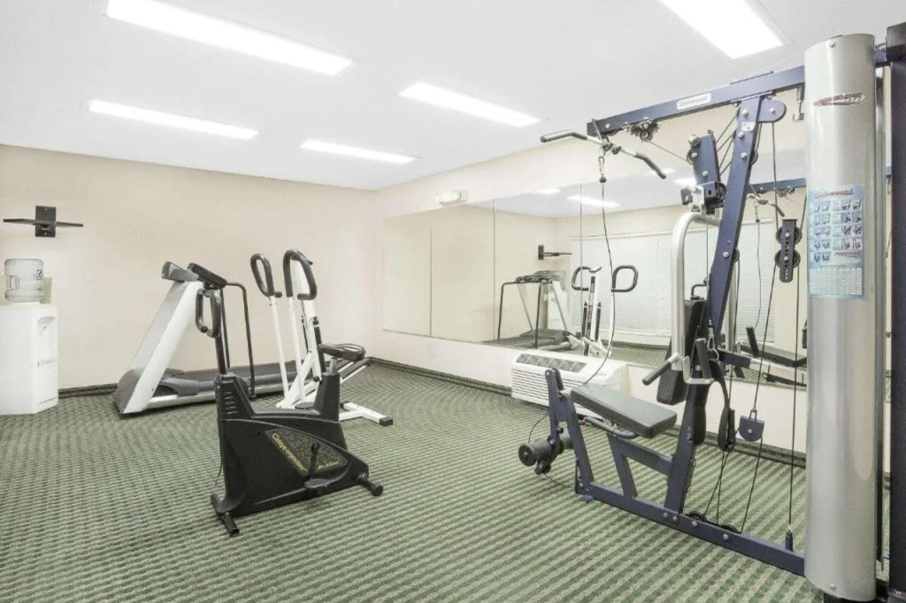 Brentwood Inn & Suites