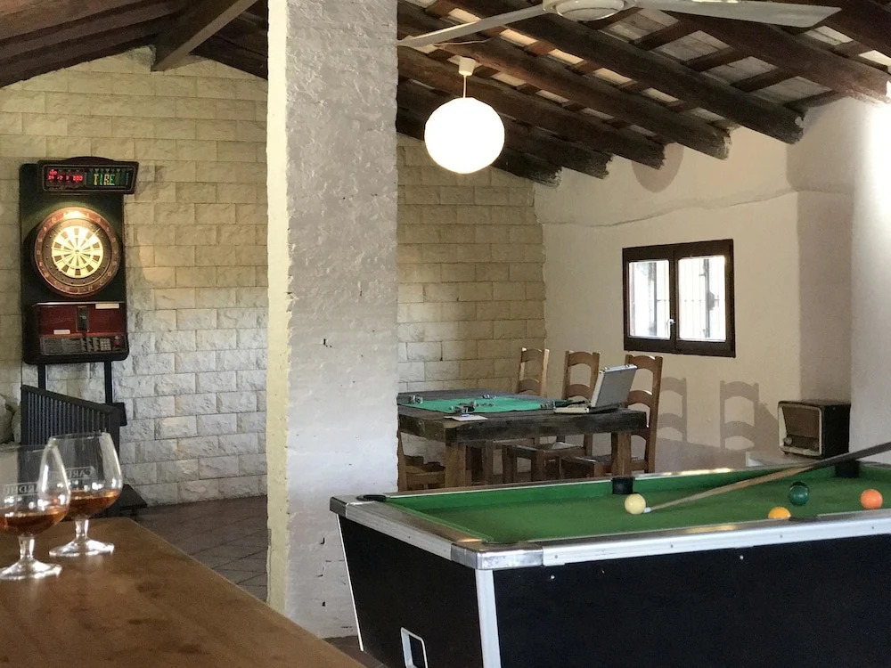 Spacious villa in Can Trabal with private pool and jacuzzi 980 m²