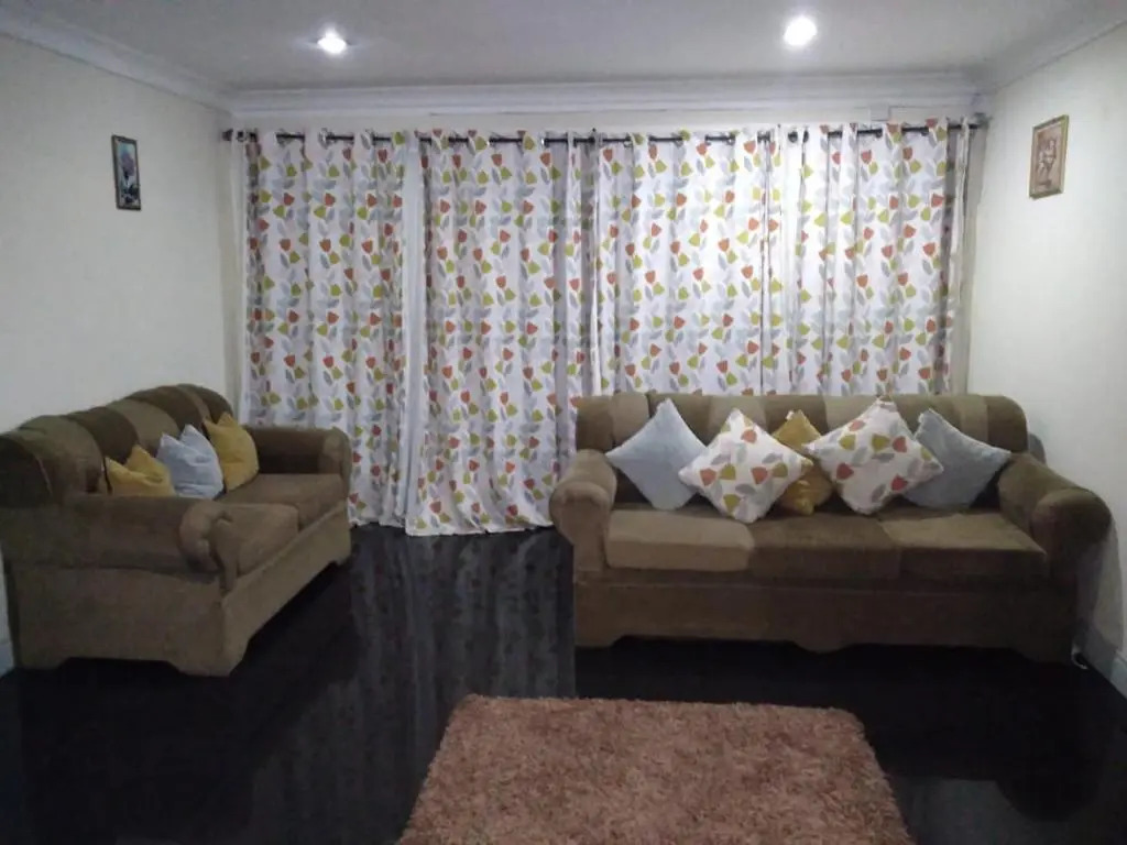 2bed apt with 24hr Security*
