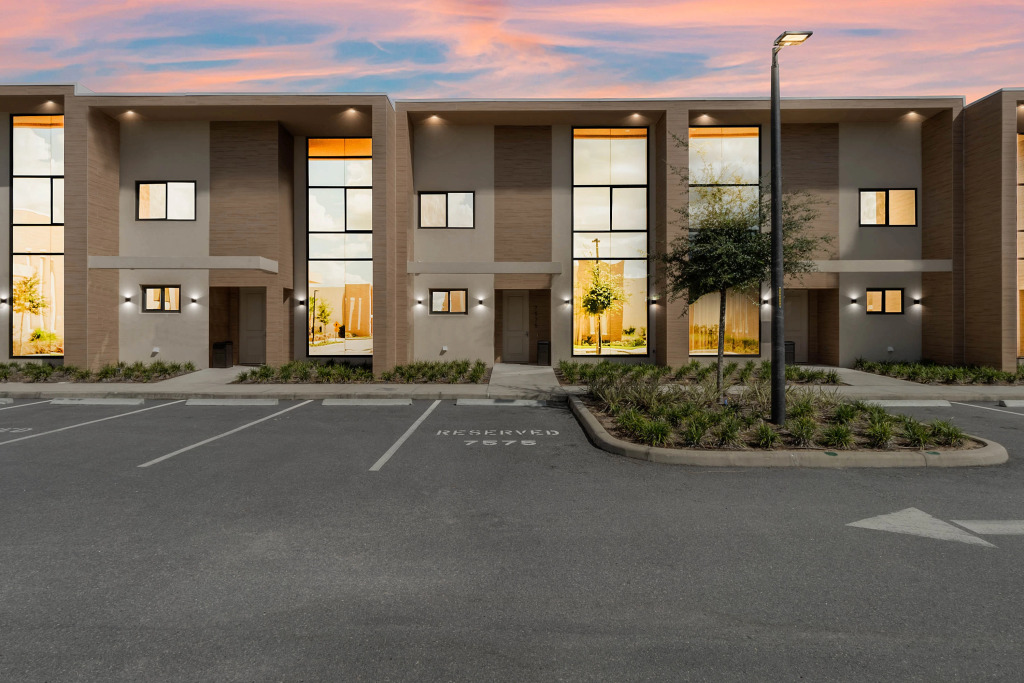 4 Bedrooms 45 Bathrooms Magic Village 7575 Bd