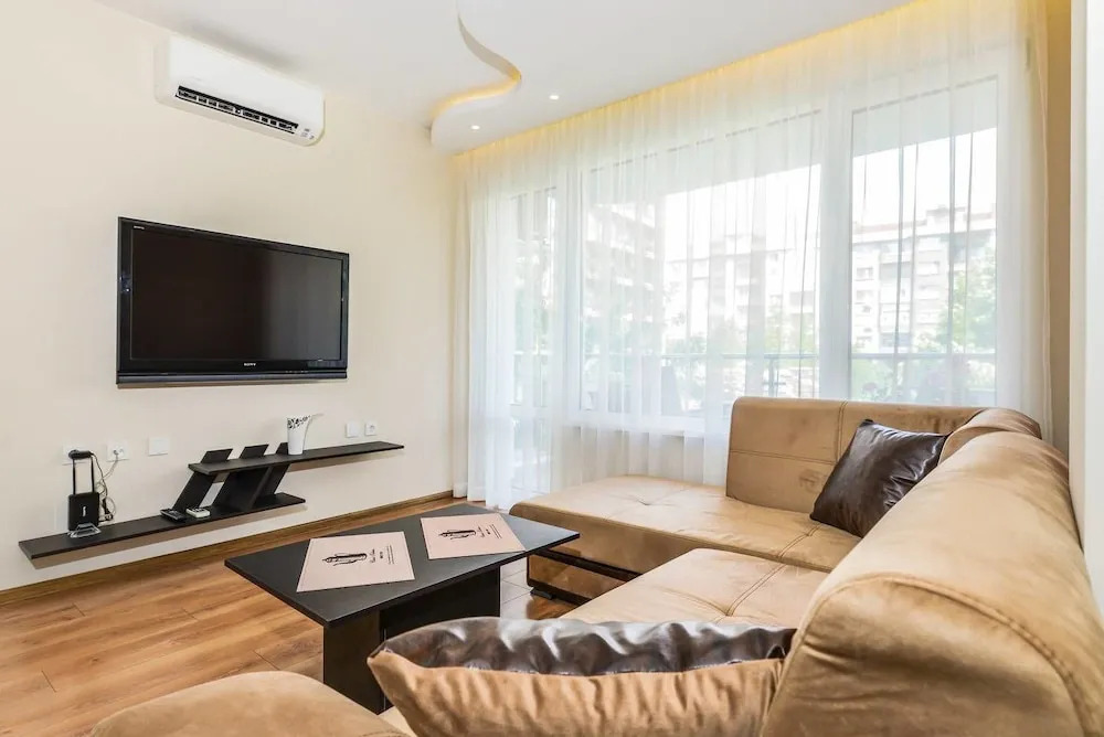 FM Deluxe 1-BDR Apartment with Parking - The M Place