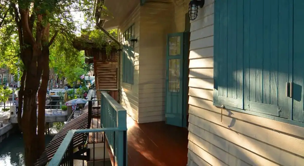 La Moon Hostel