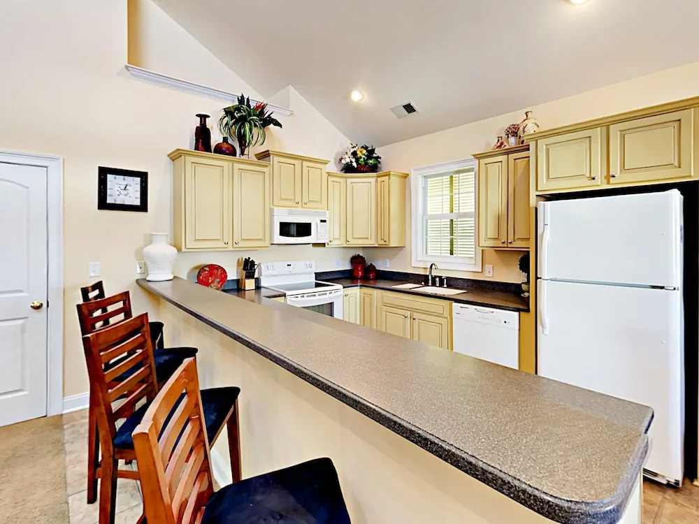 226 Georges Bay Rd Home 5 Bedrooms 4.5 Bathrooms Home