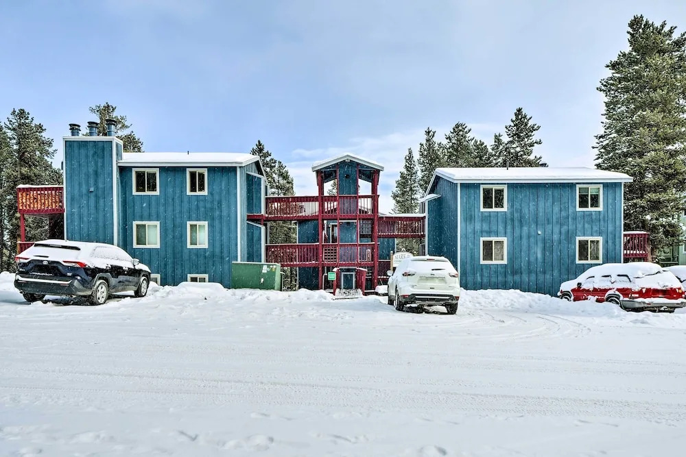 Free Ski Shuttle: Mtn Escape in Breckenridge!