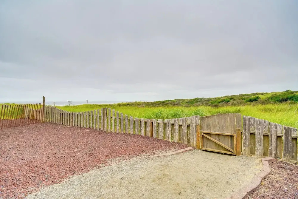 Beach Access & Community Perks! Westport Hideaway