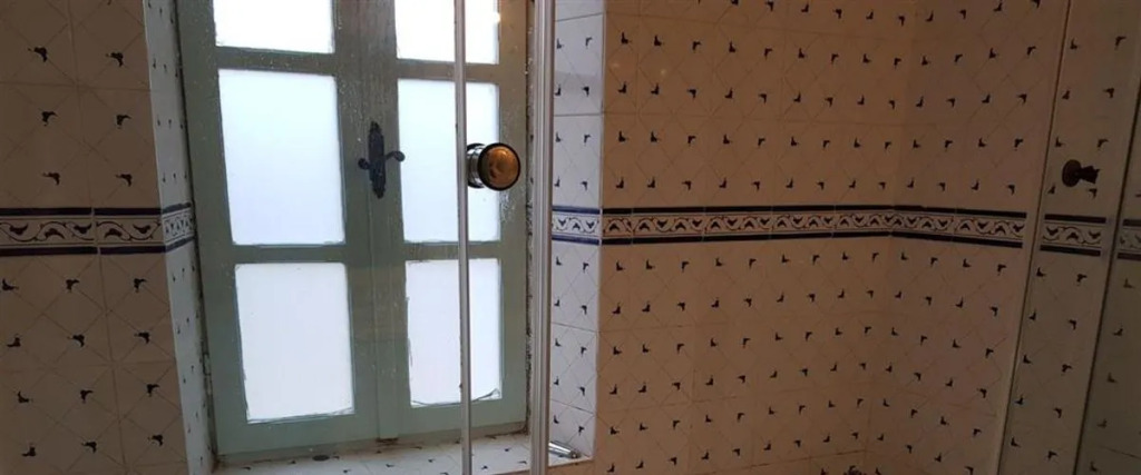Saki Alaçatı Otel & Meyhane