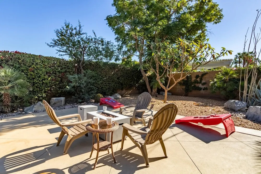 Aurora by AvantStay Stylish Spacious Oasis w Pool Spa BBQ