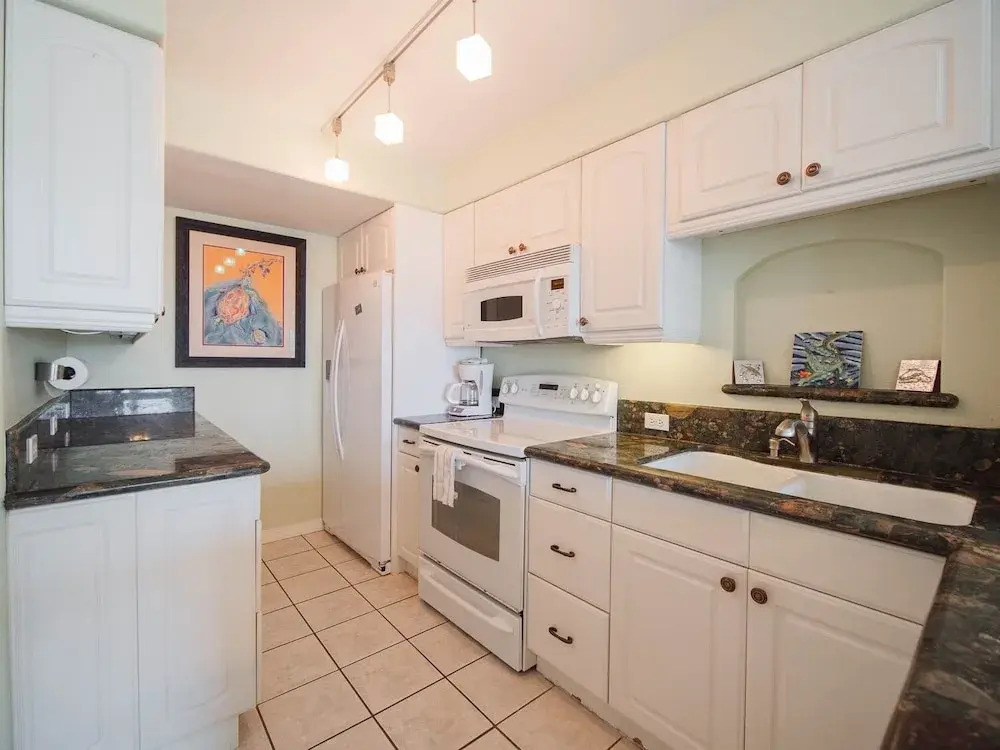Relaxing , Great Location, 3 Minute Walk To The Beach 2 Bedroom Condo by RedAwning
