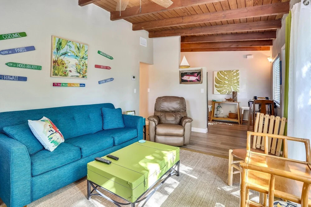 Bay Front Duplex 1br, Fishing Dock - Walk to Beach!