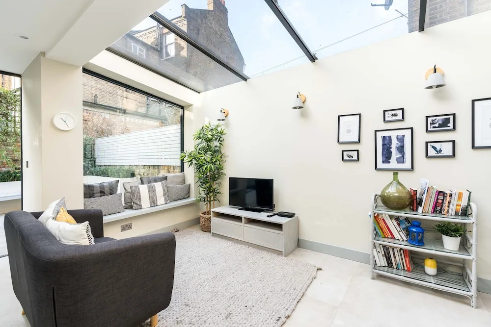 NEW Cosy & Sleek 2BD Flat In Vibrant West Kilburn