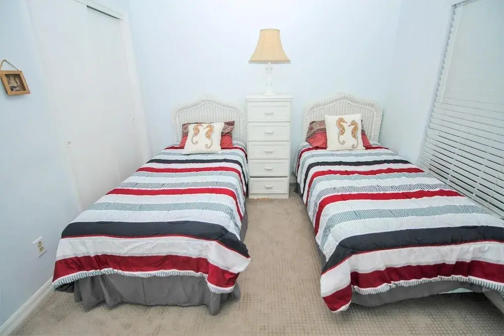Point East 301