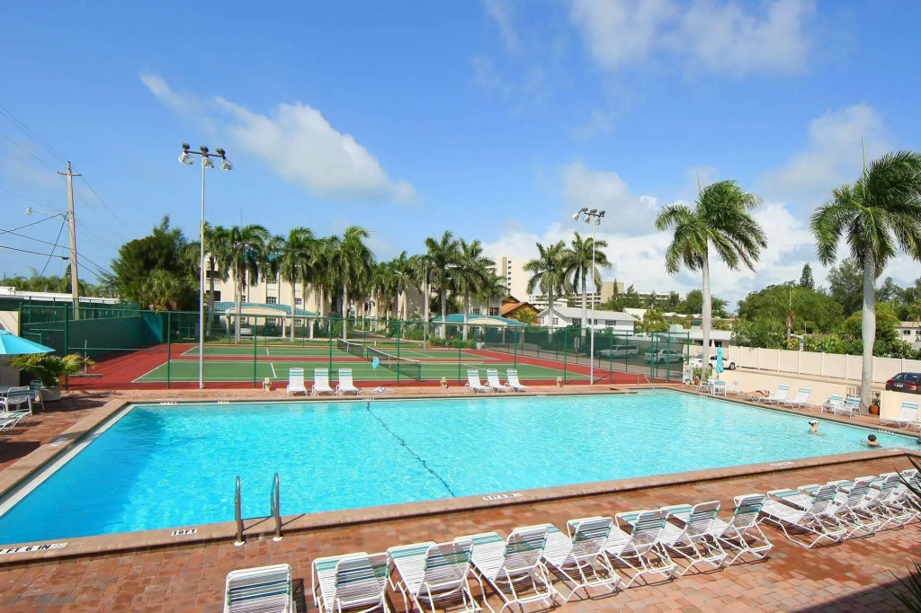 Palm Bay Club By Beachside Management