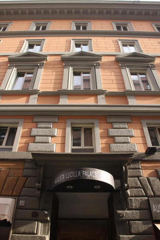 Отель Augusta Lucilla Palace